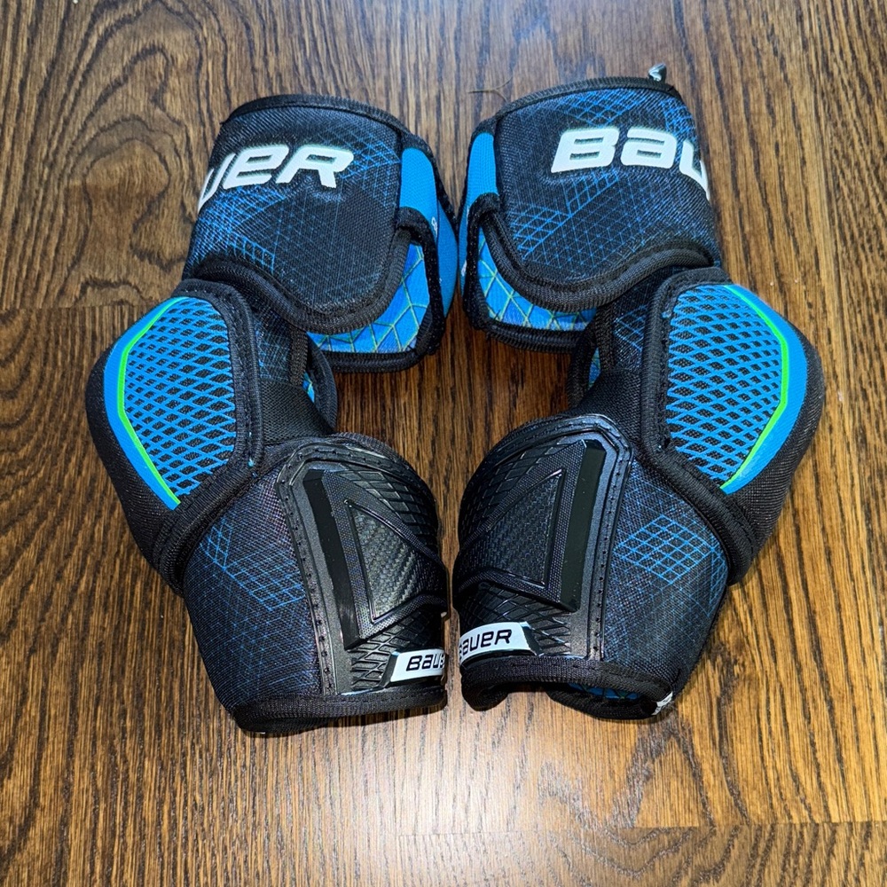 Bauer Black and Blue Elbow Pads